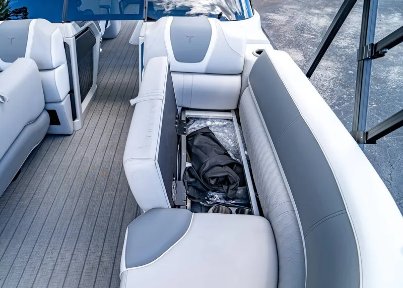 Slide: The Image of Tahoe Cascade 25' Quad Lounge 2025 - 27