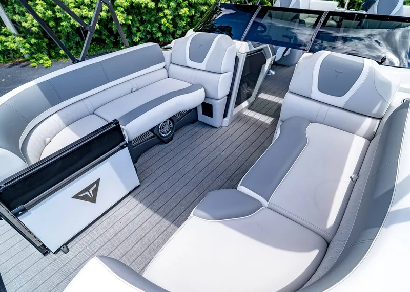 Slide: The Image of Tahoe Cascade 25' Quad Lounge 2025 - 30