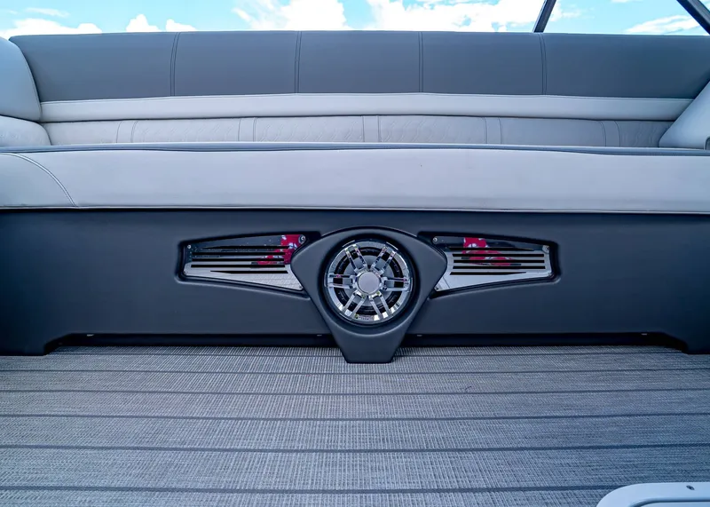 Slide: The Image of Tahoe Cascade 25' Quad Lounge 2025 - 8