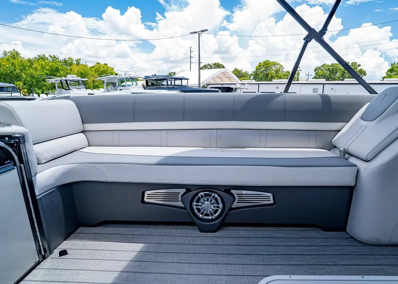 Slide: The Image of Tahoe Cascade 25' Quad Lounge 2025 - 9