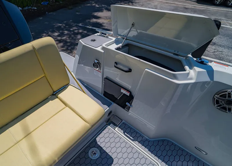 Slide: The Image of XO Boats DFNDR 9 2023 - 8