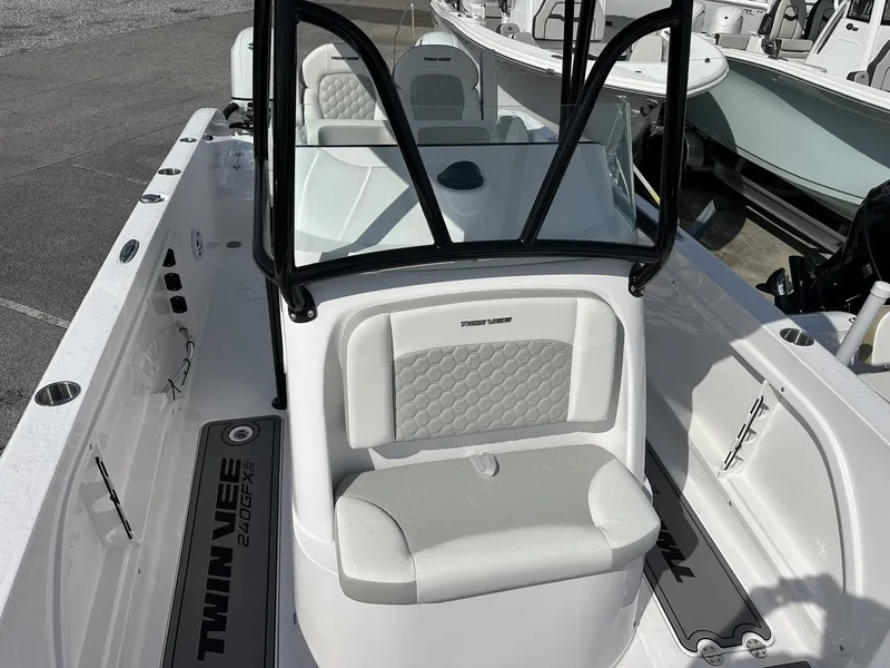 Slide: The Image of Twin Vee GFX 24GFX 2026 - 5