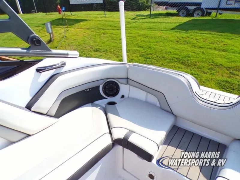 Slide: The Image of Yamaha 212X 2016 - 11