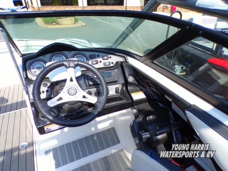 Slide: The Image of Yamaha 212X 2016 - 13