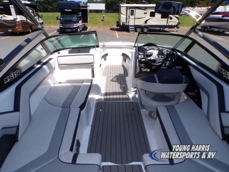 Slide: The Image of Yamaha 212X 2016 - 16