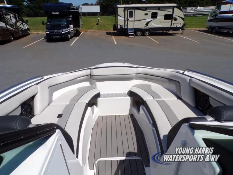 Slide: The Image of Yamaha 212X 2016 - 17