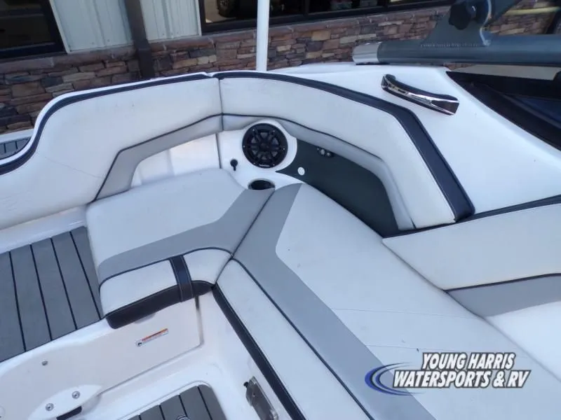 Slide: The Image of Yamaha 212X 2016 - 18