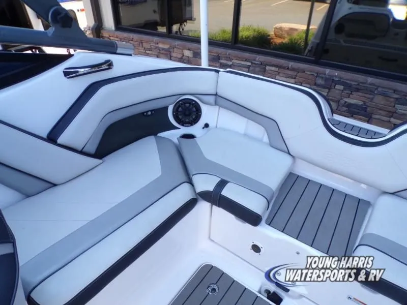 Slide: The Image of Yamaha 212X 2016 - 19