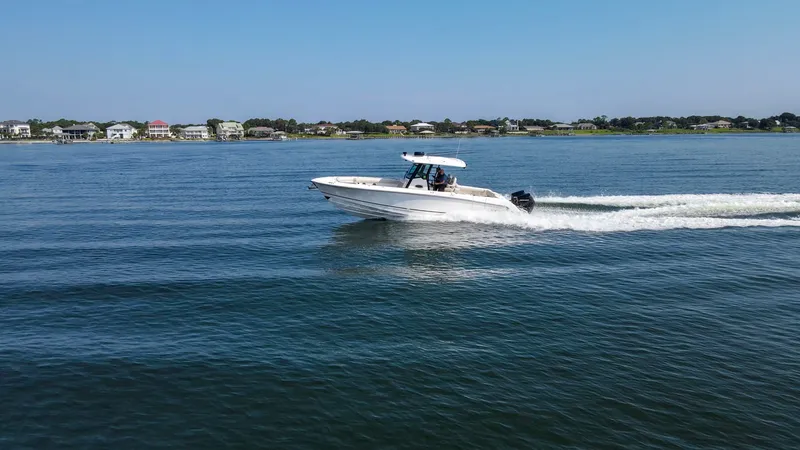 Slide: The Image of Boston Whaler 330R 2023 - 67