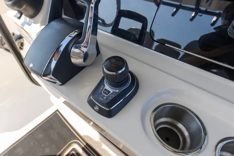 Slide: The Image of Boston Whaler 330R 2023 - 42