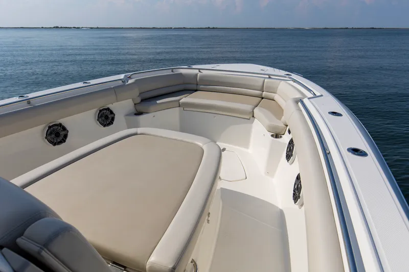Slide: The Image of Boston Whaler 330R 2023 - 28