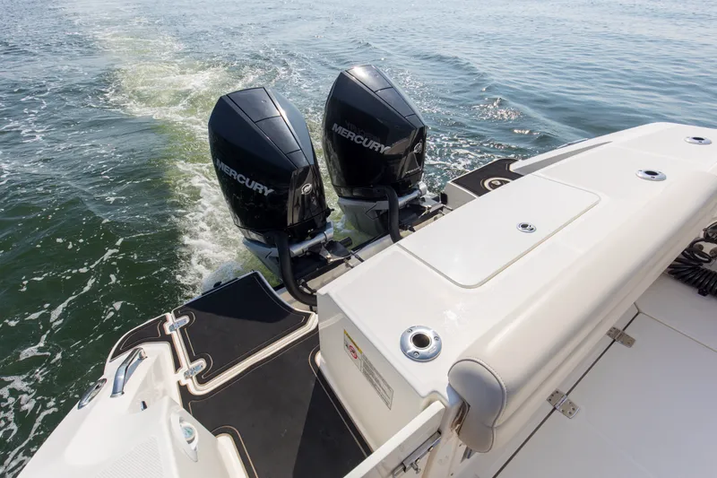 Slide: The Image of Boston Whaler 330R 2023 - 30