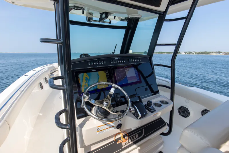 Slide: The Image of Boston Whaler 330R 2023 - 39