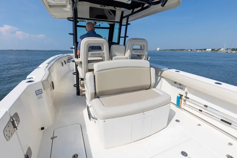 Slide: The Image of Boston Whaler 330R 2023 - 20