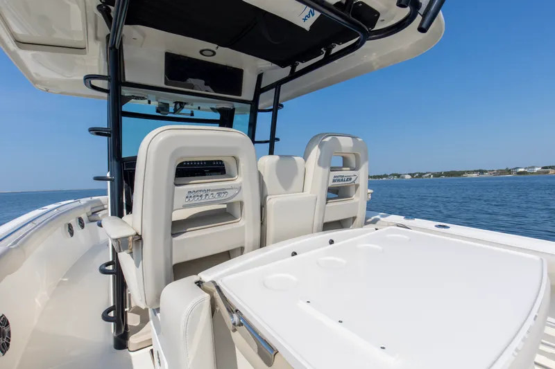 Slide: The Image of Boston Whaler 330R 2023 - 34