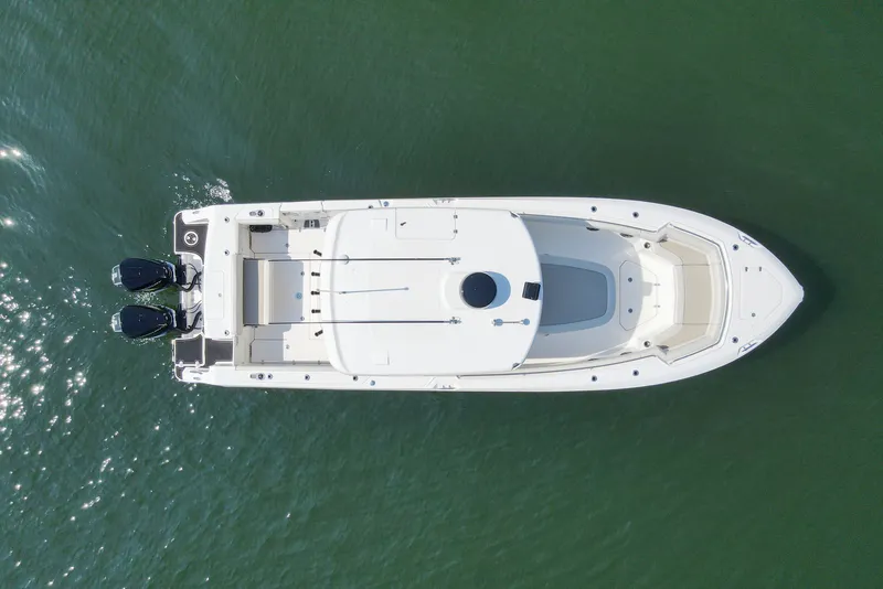 Slide: The Image of Boston Whaler 330R 2023 - 4