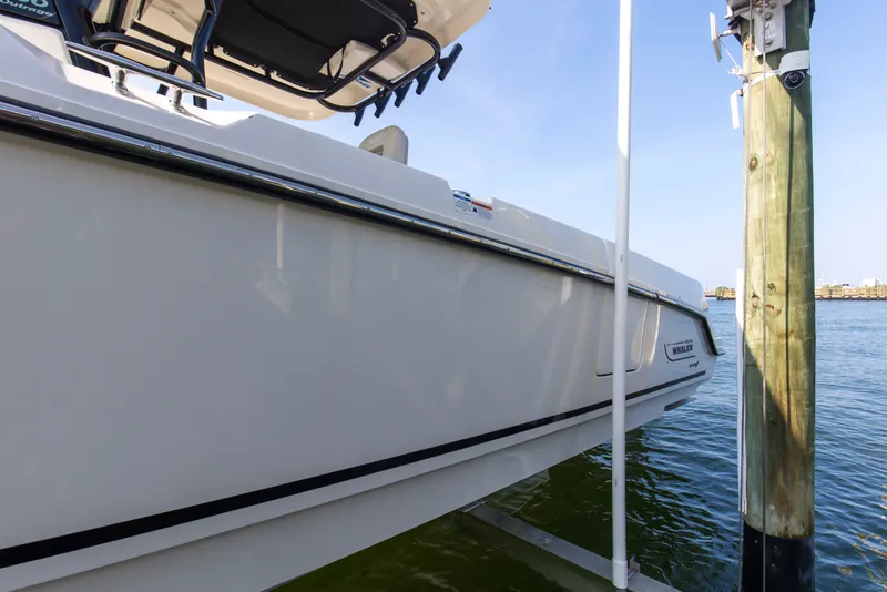 Slide: The Image of Boston Whaler 330R 2023 - 15