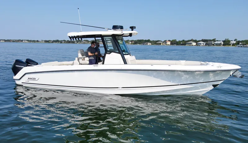 Slide: The Image of Boston Whaler 330R 2023 - 59