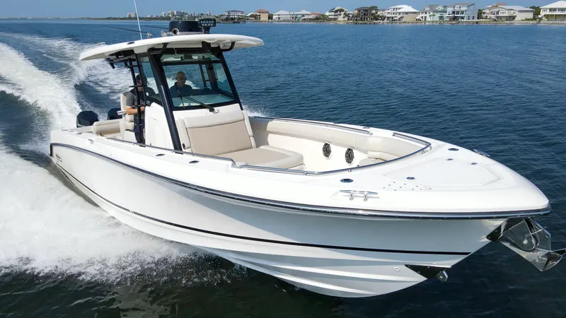 Slide: The Image of Boston Whaler 330R 2023 - 10