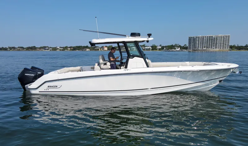 Slide: The Image of Boston Whaler 330R 2023 - 60