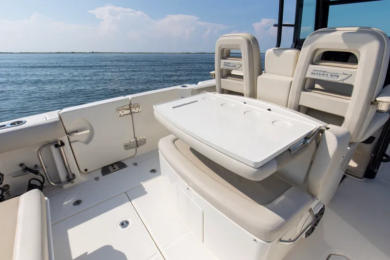 Slide: The Image of Boston Whaler 330R 2023 - 21