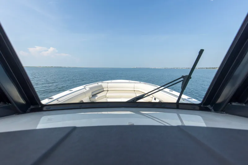 Slide: The Image of Boston Whaler 330R 2023 - 45