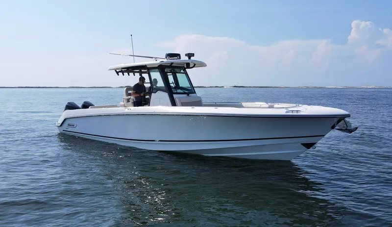 Slide: The Image of Boston Whaler 330R 2023 - 57