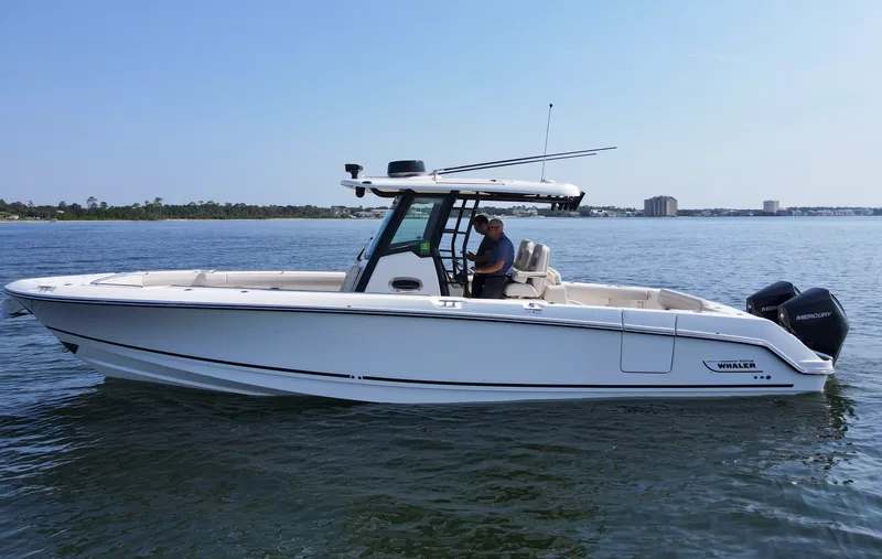 Slide: The Image of Boston Whaler 330R 2023 - 54