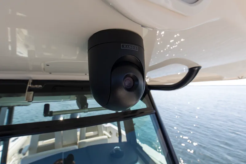 Slide: The Image of Boston Whaler 330R 2023 - 44