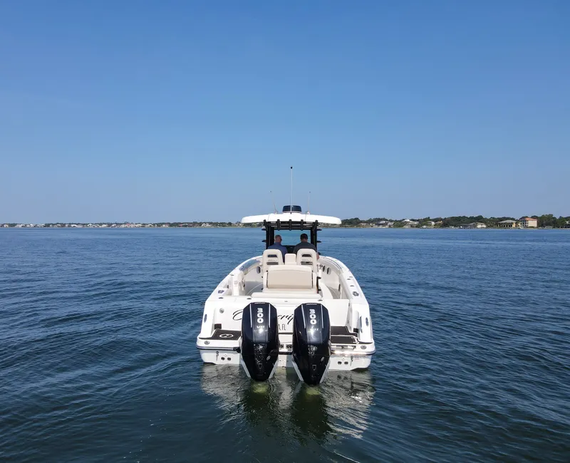 Slide: The Image of Boston Whaler 330R 2023 - 7