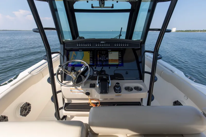 Slide: The Image of Boston Whaler 330R 2023 - 38
