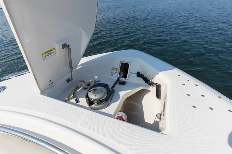 Slide: The Image of Boston Whaler 330R 2023 - 51