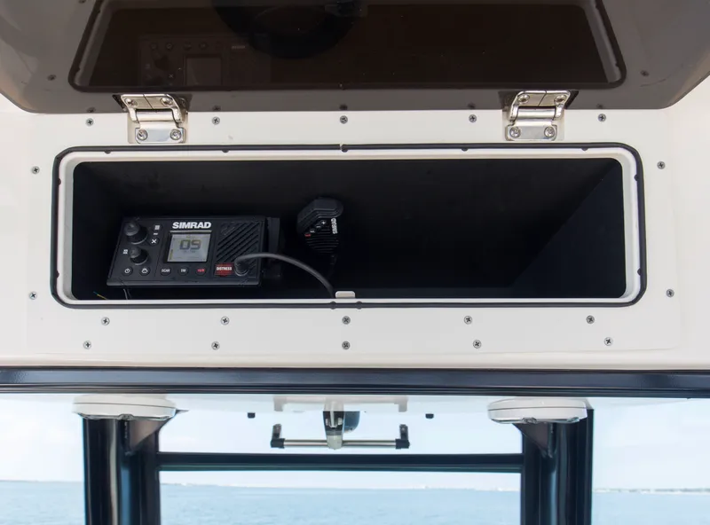 Slide: The Image of Boston Whaler 330R 2023 - 41