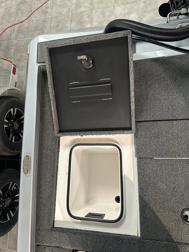 Slide: The Image of Vexus AVX 181 Defender 2026 - 13