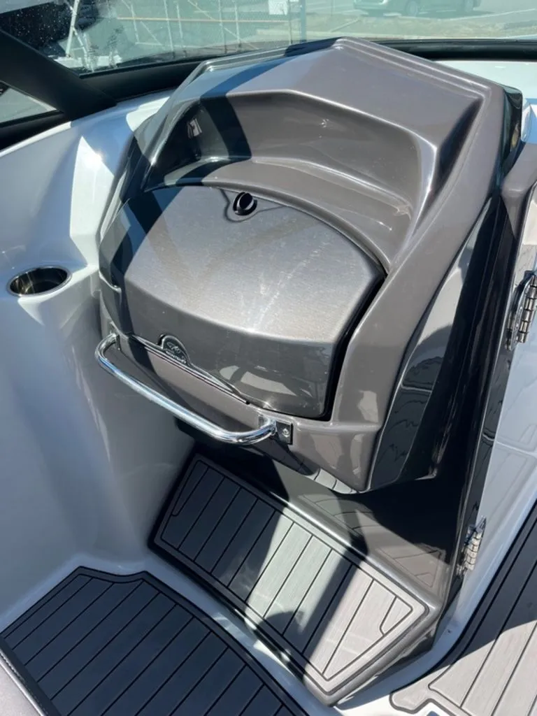 Slide: The Image of Monterey M6 2022 - 10