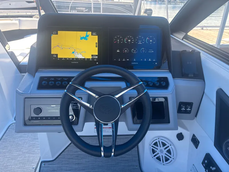 Slide: The Image of Cobalt R8 Surf 2025 - 10