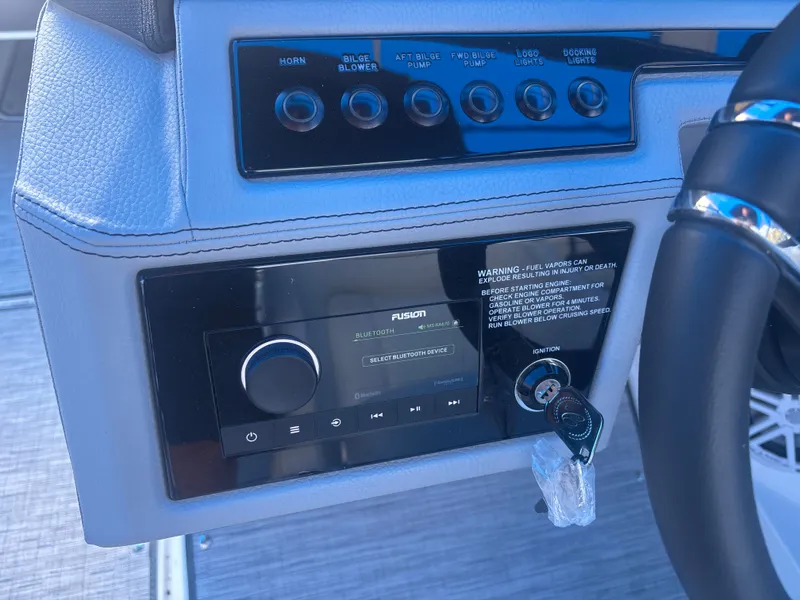 Slide: The Image of Cobalt R8 Surf 2025 - 11