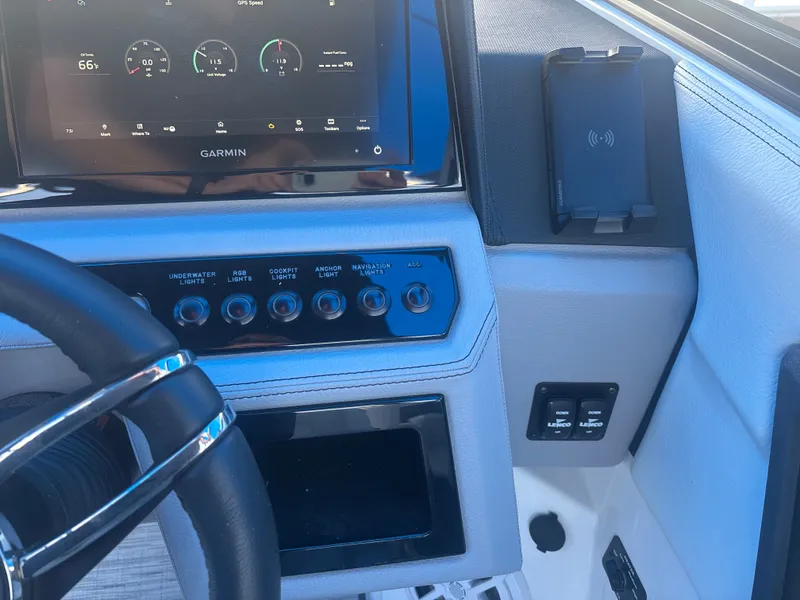 Slide: The Image of Cobalt R8 Surf 2025 - 13