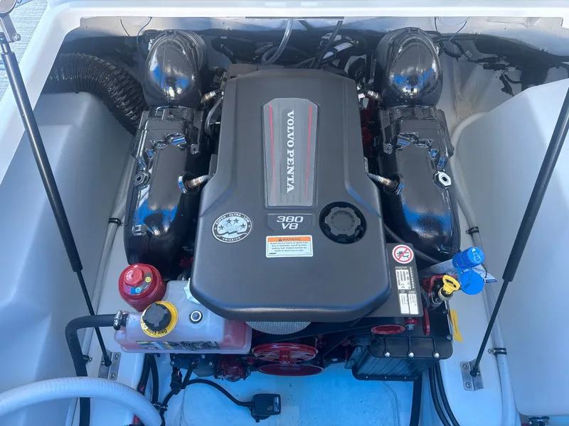 Slide: The Image of Cobalt R8 Surf 2025 - 15