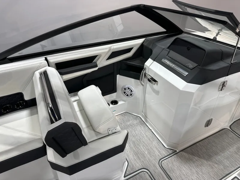 Slide: The Image of Cobalt R8 Surf 2025 - 16