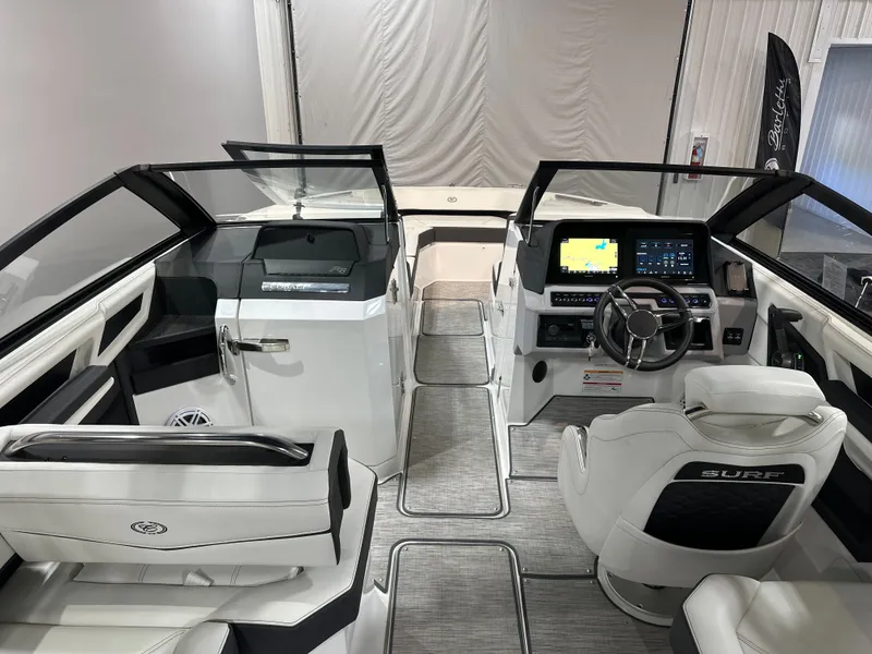 Slide: The Image of Cobalt R8 Surf 2025 - 20