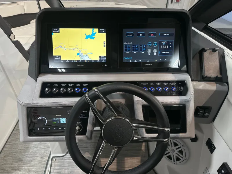 Slide: The Image of Cobalt R8 Surf 2025 - 22