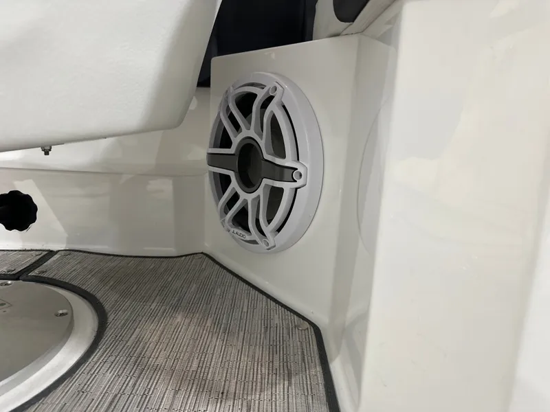 Slide: The Image of Cobalt R8 Surf 2025 - 26