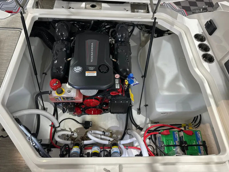 Slide: The Image of Cobalt R8 Surf 2025 - 27