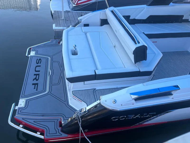 Slide: The Image of Cobalt R8 Surf 2025 - 3