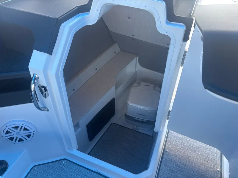 Slide: The Image of Cobalt R8 Surf 2025 - 8