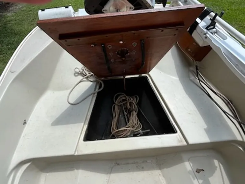 Slide: The Image of Boston Whaler 17 Sport GLS 1988 - 5