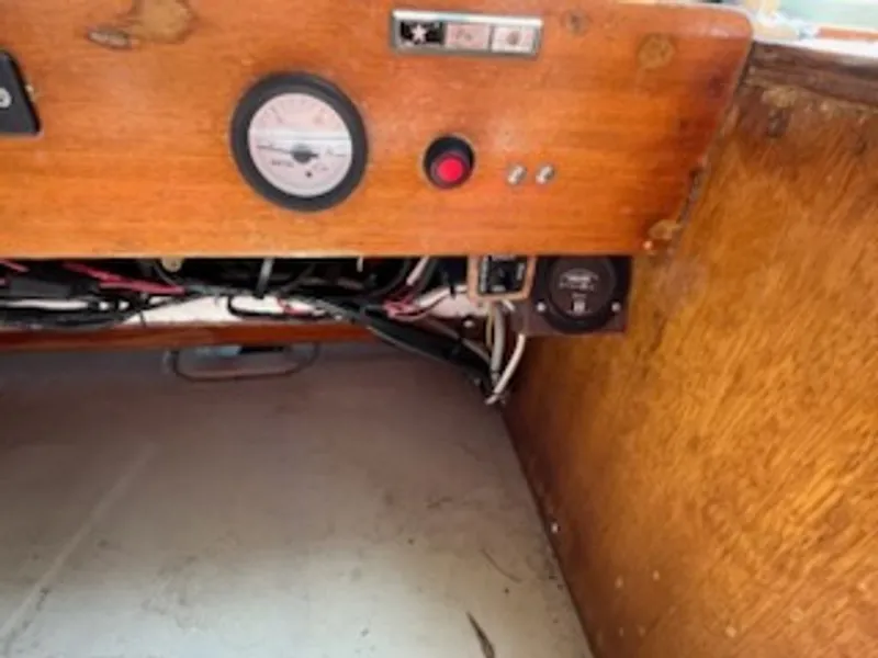 Slide: The Image of Boston Whaler 17 Sport GLS 1988 - 6