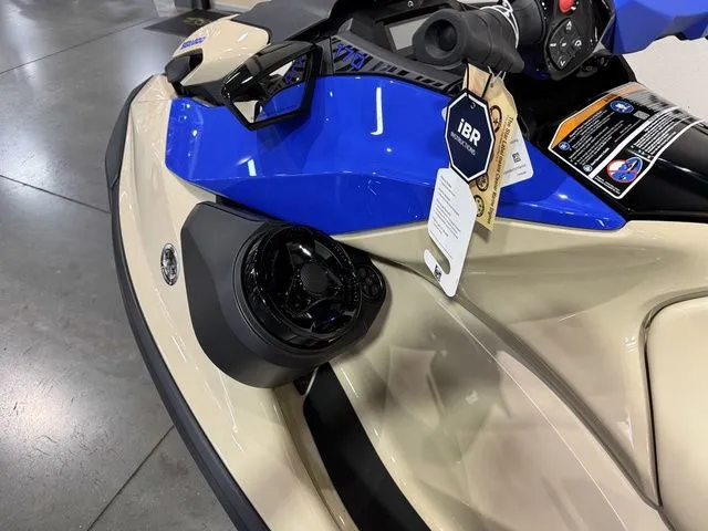 Slide: The Image of Sea-Doo Wake 170 2026 - 14