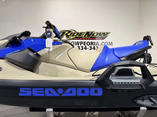 Slide: The Image of Sea-Doo Wake 170 2026 - 15